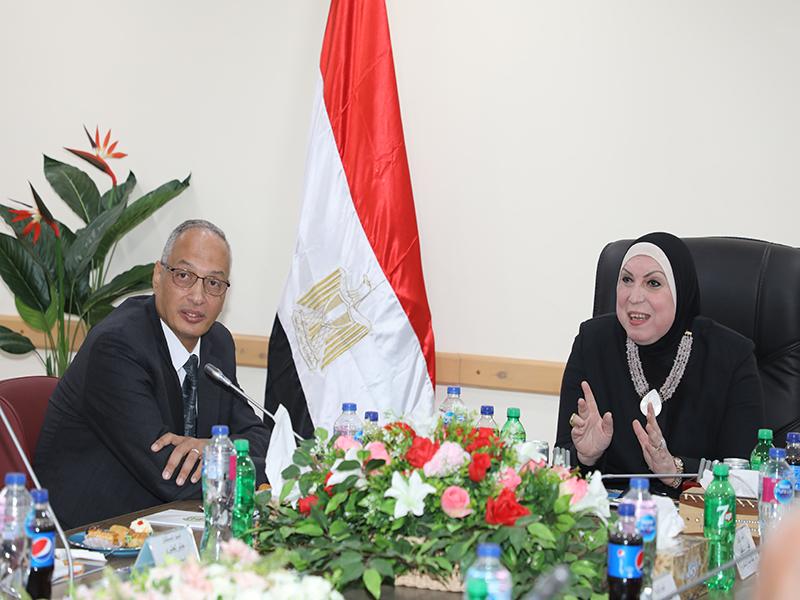 وزيرة التجارة والصناعة تفتتح عدد 29 معمل بفرع الهيئة بالدخيلة