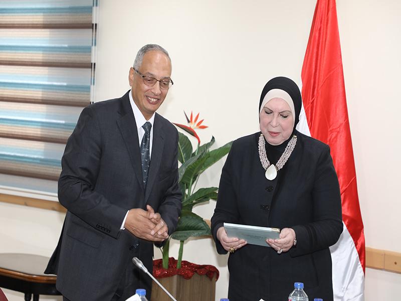 وزيرة التجارة والصناعة تفتتح عدد 29 معمل بفرع الهيئة بالدخيلة